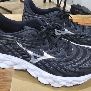 Mizuno Wave Sky Black and Silver Running Shoes